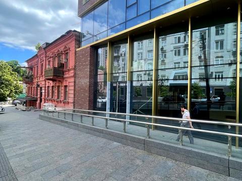коммерческая по адресу Исполкомовская ул., 15-А