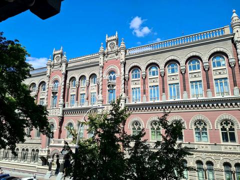 комерційна за адресою Інститутська вул., 16