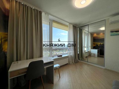 квартира за адресою Київ, Зарічна вул., 2
