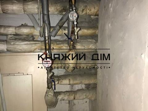 комерційна за адресою Дмитрівська вул., 69