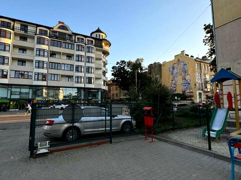 комерційна за адресою Богдана Хмельницького, 109