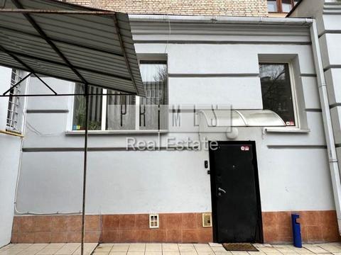 комерційна за адресою Оболонська вул., 12