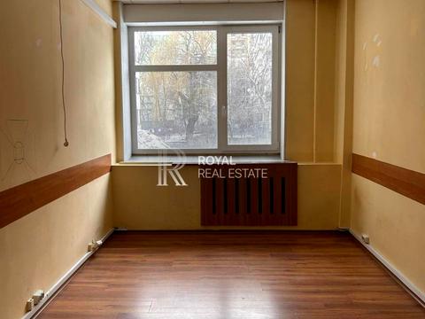 комерційна за адресою Дмитрівська вул., 18/24