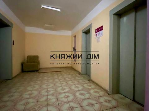 квартира за адресою Лариси Руденко вул., 21