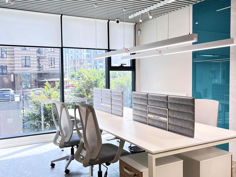 комерційна за адресою Андрія Верхогляда вул. (Михайла Драгомирова), 14-А