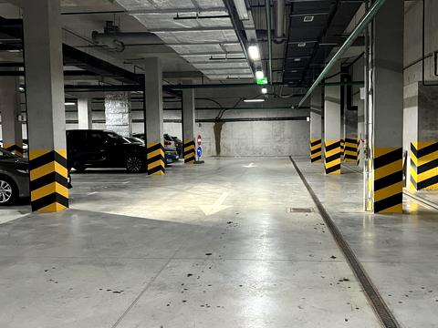 паркомісце за адресою Михайла Максимовича вул. (Онуфрія Трутенка), 24