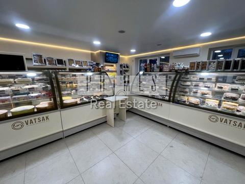 комерційна за адресою Ольжича вул., 4