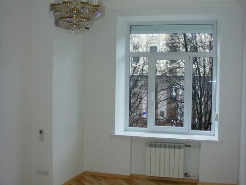 комерційна за адресою Хрещатик вул. (Kreschatic), 23