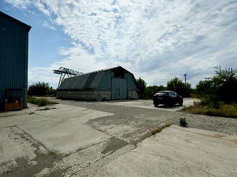 комерційна за адресою Центральна вул., 28