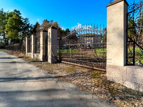 будинок за адресою с. Нові Безрадичі, Сонячна