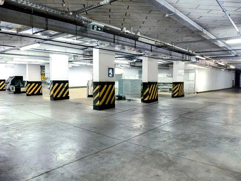 паркомісце за адресою Андрія Верхогляда вул. (Михайла Драгомирова), 7