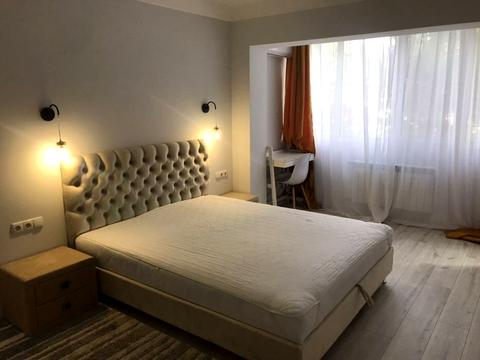 квартира за адресою Київ, Героїв полку "Азов" вул. (Маршала Малиновського), 3