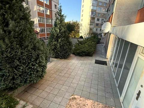 комерційна за адресою Молодіжна вул., 2/3а
