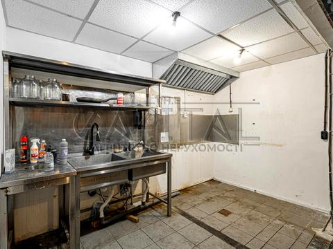 комерційна за адресою Саксаганського вул., 55