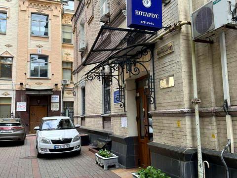комерційна за адресою Київ, Інститутська вул., 19-В