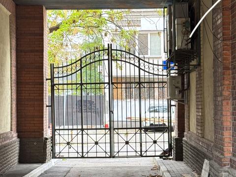 комерційна за адресою Панаса Мирного вул., 8