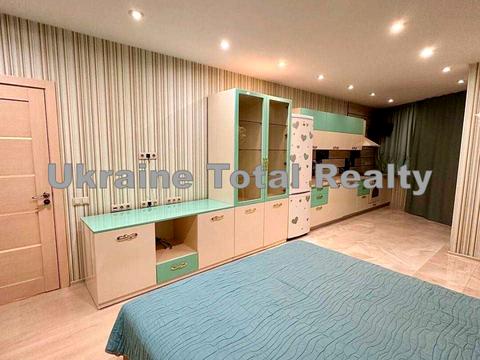 квартира за адресою Анни Ахматової вул., 30