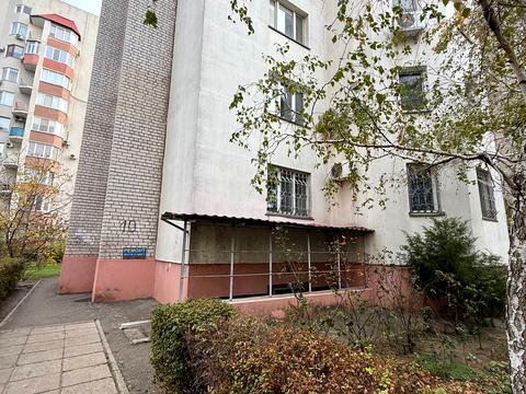 комерційна за адресою Леваневців вул., 10