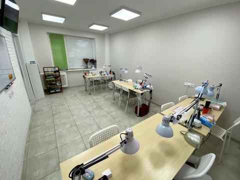 комерційна за адресою Ревуцького вул., 30/1