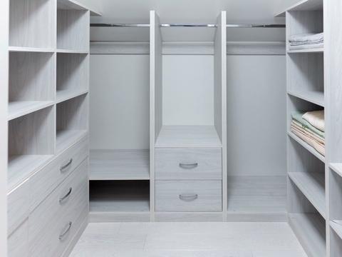 будинок за адресою Уютна, 8