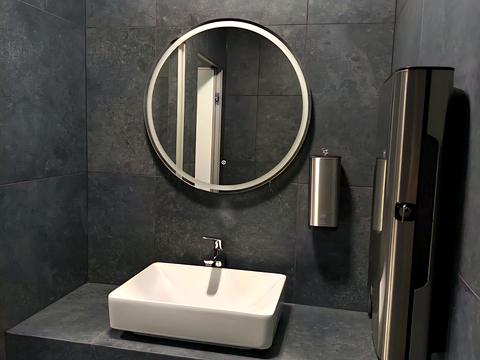 комерційна за адресою Князів Острозьких вул. (Московська), 32/2