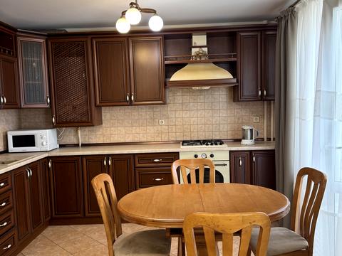 квартира за адресою Симиренків вул., 5