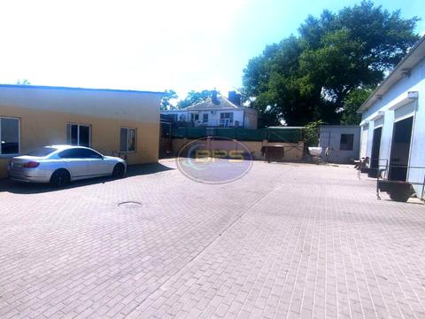 комерційна за адресою Стовпова вул., 30