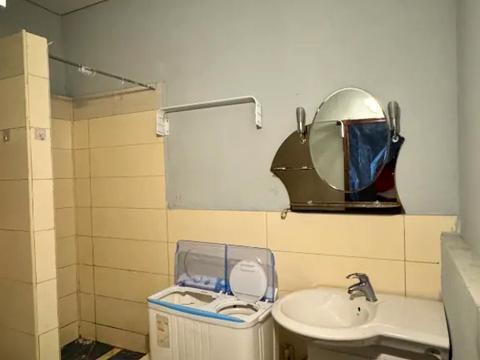 комерційна за адресою Універсальний пров., 7-А