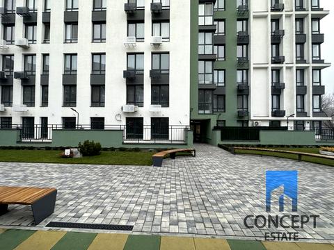 комерційна за адресою Космічна вул., 5