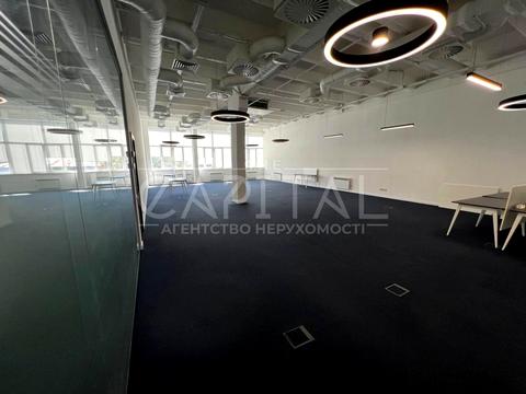 комерційна за адресою Лаврська вул. (Січневого Повстання), 16