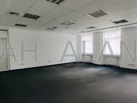 комерційна за адресою Володимирська вул., 77А