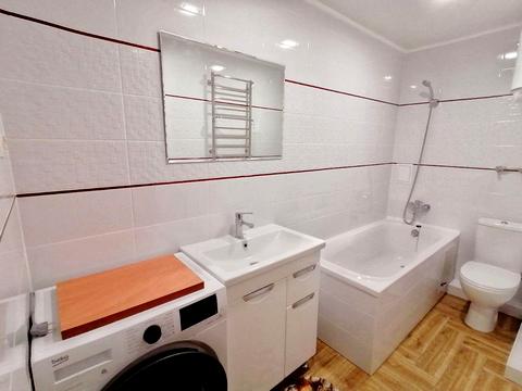 квартира за адресою В'ячеслава Чорновола вул., 12