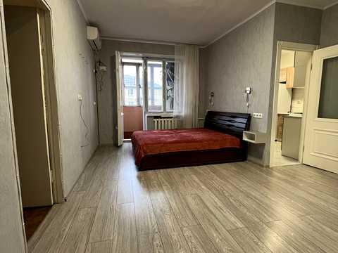 квартира по адресу Строителей ул., 5