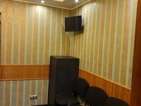 комерційна за адресою Межигірська вул., 25