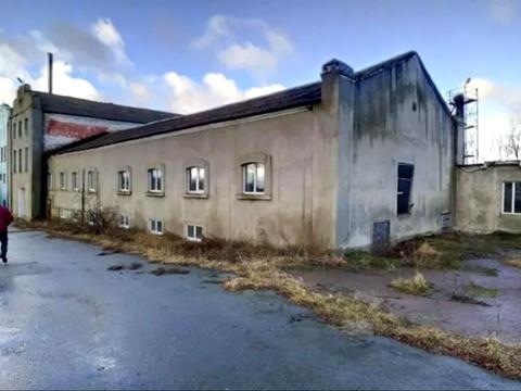 комерційна за адресою Центральна, 90