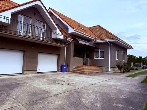 дом по адресу Августина Волошина ул.