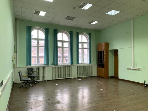 комерційна за адресою Володимирська вул., 10