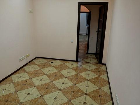 комерційна за адресою Кропивницького вул., 18