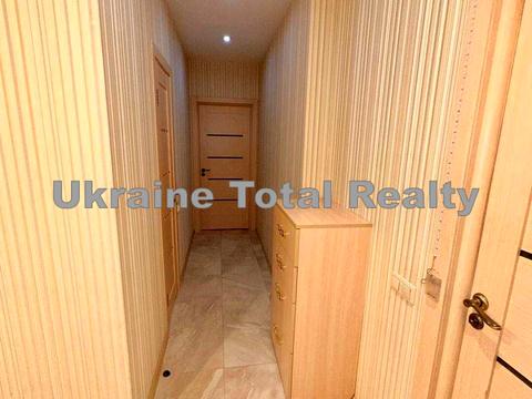 квартира за адресою Анни Ахматової вул., 30