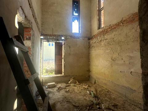 будинок за адресою Помаранчевої революції, 5