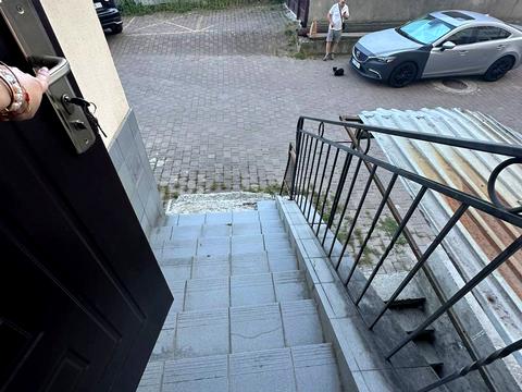комерційна за адресою Вовчинецька вул., 68