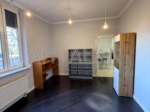 коммерческая по адресу Павла Тычины просп., 18-Б