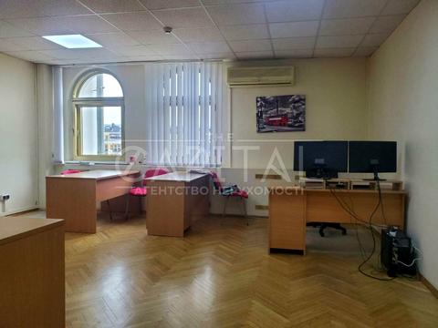 комерційна за адресою Стрілецька вул., 4-6