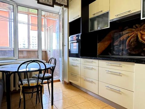 квартира за адресою Анни Ахматової, 33