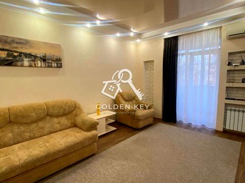 квартира за адресою Революційна, 10