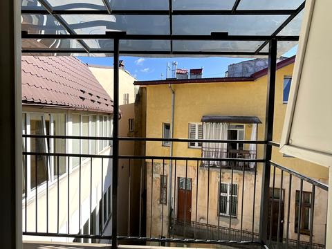 комерційна за адресою Туган Барановського, 16