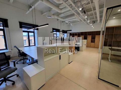 комерційна за адресою Велика Васильківська вул. (Червоноармійська), 1-3/2а