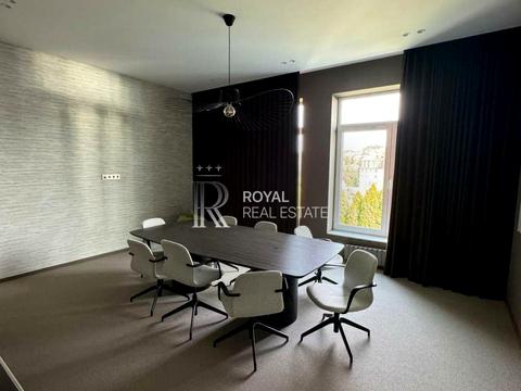 комерційна за адресою Новоселицька вул., 7