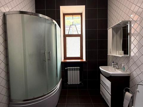 комерційна за адресою Воздвиженська вул., 18