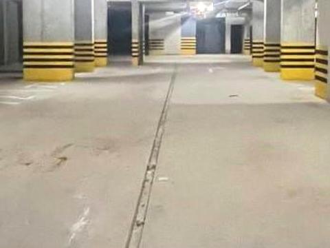 паркомісце за адресою Володимира Навроцького вул., 31